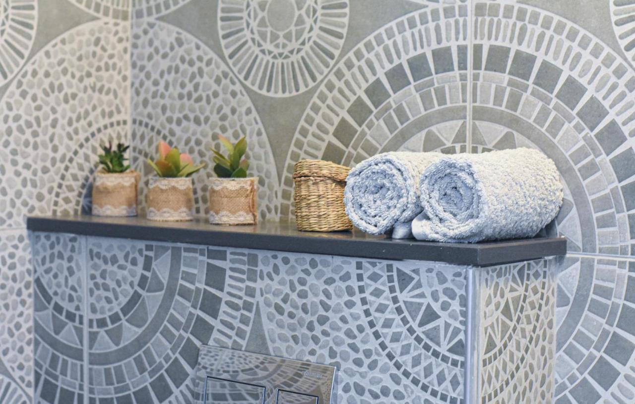 Sunshine Suite Boutique Only 5 Min Walk To The Beach - By Seaelo Eilat Eksteriør bilde